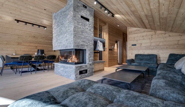 Luxury duplex near Val d'Isère center, 4 bedrooms, parking