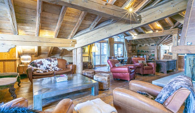 Luxury duplex with sauna, fireplace, and parking in Val-d'Isère