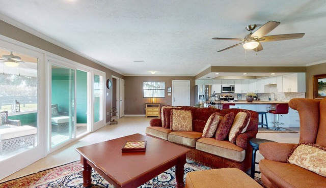 Luxury duplex with private screened porch and lake view