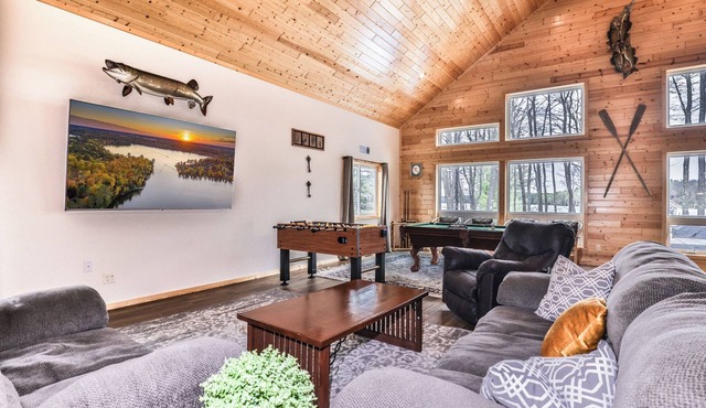 Luxury Eagle River Chain Home- Trail access, Free Firewood, & High Speed WIFI!