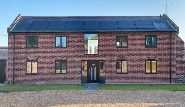 Luxury Eco House, on River Island, sleeping 10