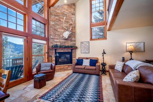 Luxury Elkpoint 1-True Ski-In Ski-Out Family Villa
