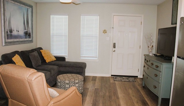 Luxury End Condo. Boat slip at your back patio.