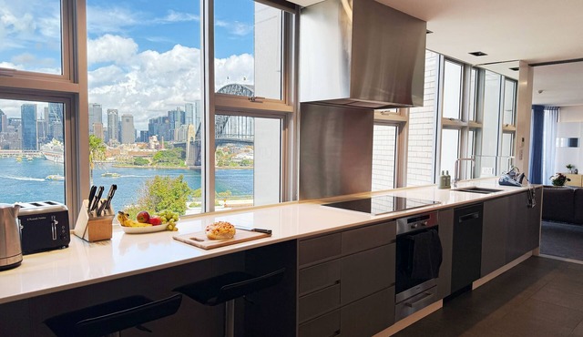Luxury entire floor 4 Bedroom Apartment - Best View in Sydney!
