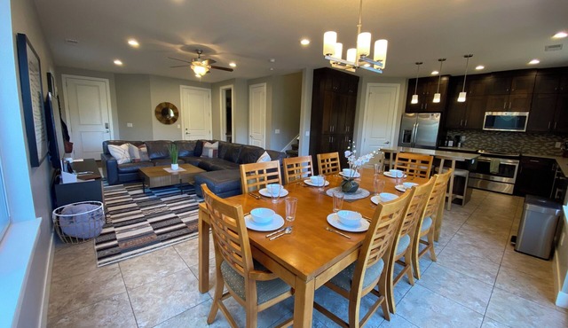 Luxury Entrada Townhome near downtown, Arches Nat’l Park, townie bikes included!