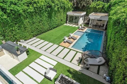 Luxury Escape 6BR Villa Pool, Gym, Theatre, EV