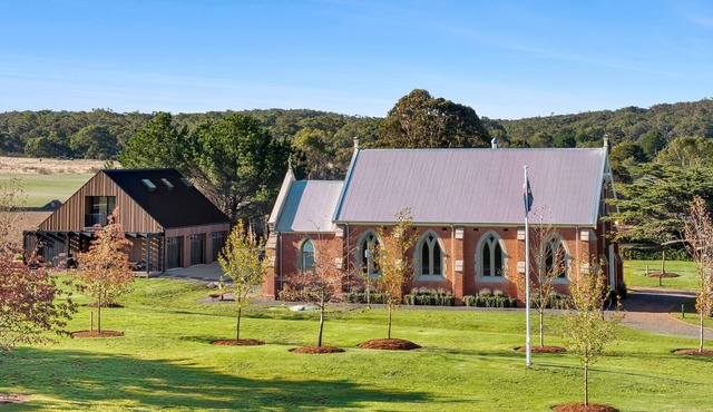 Luxury Escape at Dallah Chapel & Loft