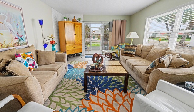 Luxury escape, clean, 1.5 ml to beach & Eckerd, cozy, roomy, family friendly