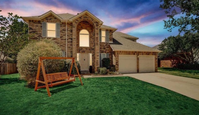 Luxury Escape Home with pool/spa/game room