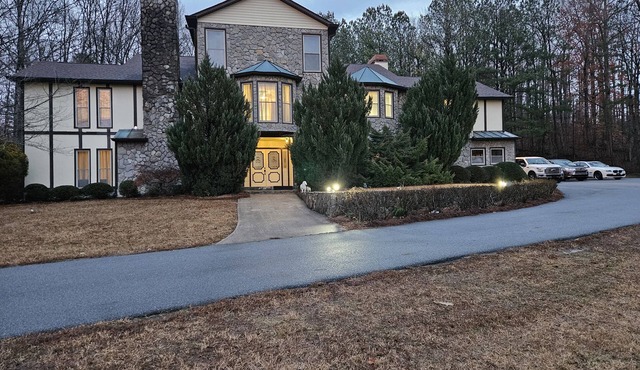 Luxury Estate Accommodations, with a Serene Pool, and Elegant Event Spaces