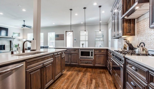 Luxury Estate At Lower Greenville