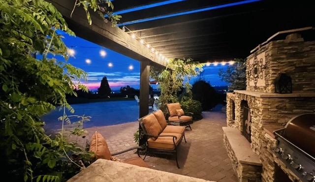 Luxury Estate in Wine Country, 5 Bed 5 Bath, Sleeps 12 Plus