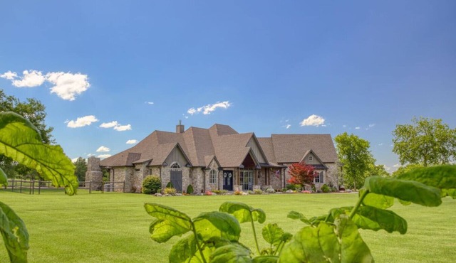 Luxury Estate on Gated 15-Acres w/Pool & Sauna