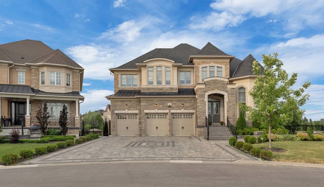 Luxury Estate-Style Home ~Premium Comfort ~Games