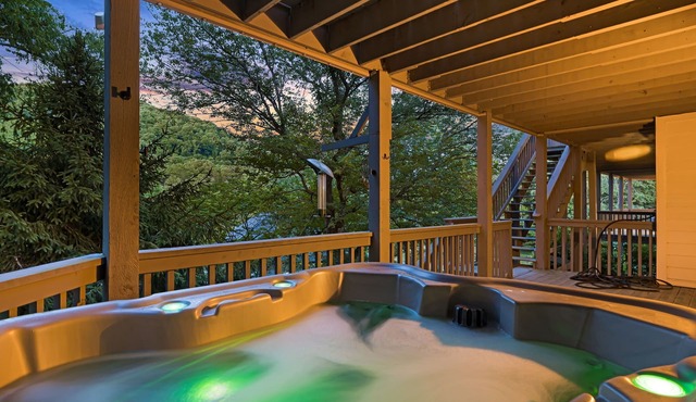 Luxury Estate w/Hot Tub & Game Room + Biltmore Pass | 18 Min to Asheville