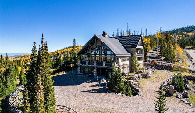 Luxury Estate w/Theater, Game Room & Fireplaces