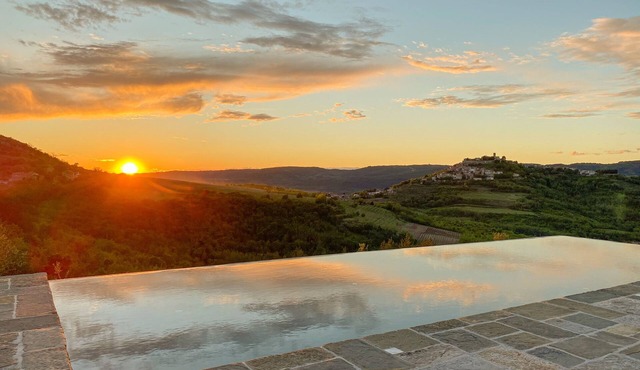 Luxury estate with 60.000 sqm land near hilltop town Motovun