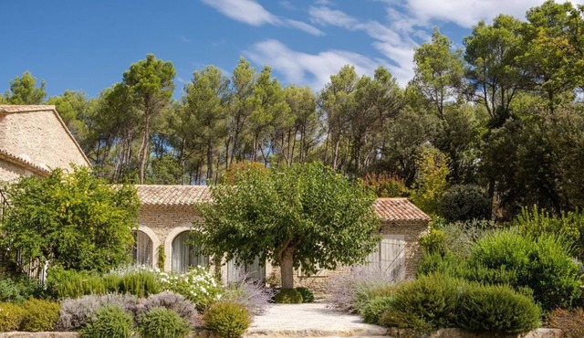 Luxury estate with heated pool in the Luberon