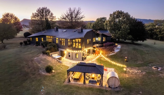 Luxury Estate with Mountain View and Privacy