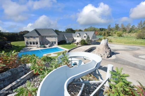 Luxury Estate with Pool Waterslide & Hot Tub