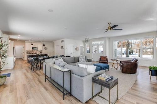 Luxury Estate with Stadium TDJ Views Sleeps 20