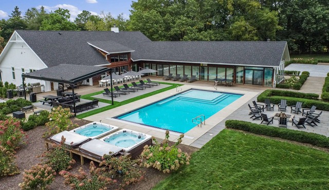 Luxury Estate with 3 Homes, Pool, Hot Tubs, Basketball/Tennis Court near Lake