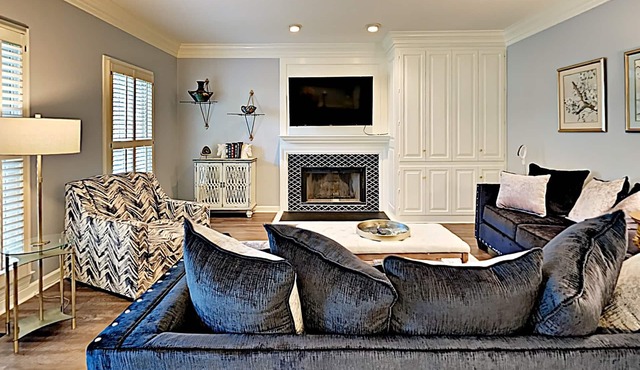 Luxury Exec Retreat 30+ Day Stay King Suite Near Downtown, Hospitals & Airport