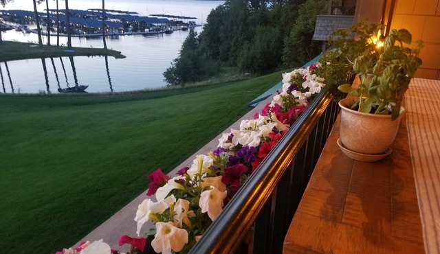 Luxury Executive Condo with Lake View