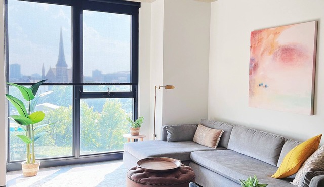 Luxury Extended-Stay 1BR in West Loop for Professionals and Interns