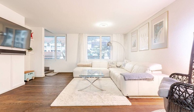 Luxury Family Home near Zurich and Zug - Sunset Balcony - Free Secure Parking