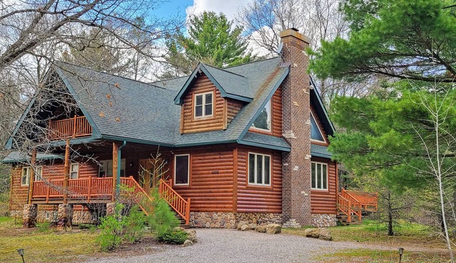 Luxury Family Cabin in a forest with a private pond
