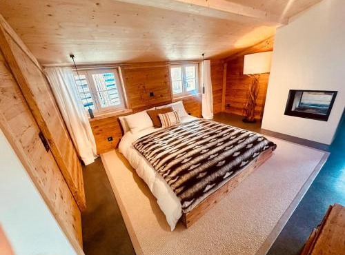 Luxury family Chalet with extraordinary Mountain views