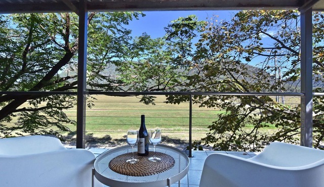 Luxury Family Escape - Open Living & Commercial Kitchen - Entertainers Paradise at Milbrodale Estate