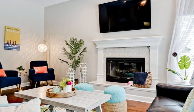 Luxury Family Escape: Spacious 4BR, Pool, Close to AMI, Dining & Attractions!