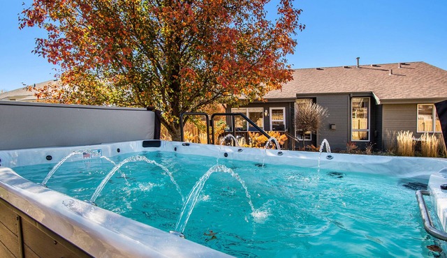 Luxury, Family friendly house. Heated pool hot tub