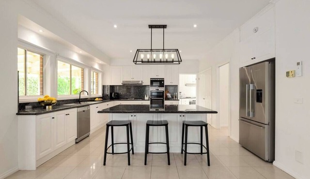 Luxury Family Home With Full Gymnasium & Spa. Enjoy 5 Spacious bedrooms.