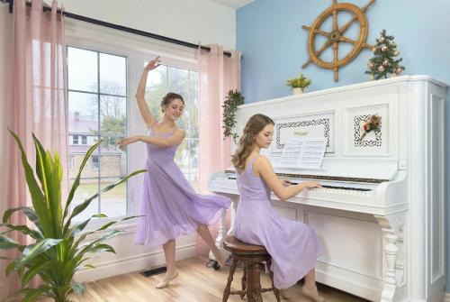 Luxury Family Home 2 King Beds Piano Sleeps 12