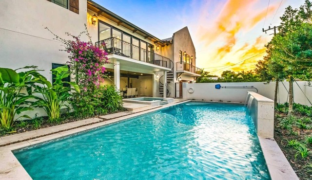 Luxury Family Home! Great Location! Heated Pool/Spa and Games! - The Big Top
