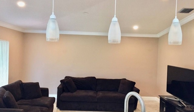 ☀️LUXURY family home mins to hard rock stadium/CASINO/MALLS