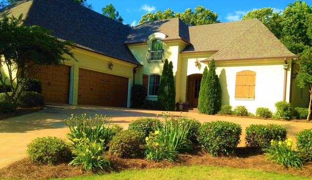 Luxury Family Home Minutes from Campus