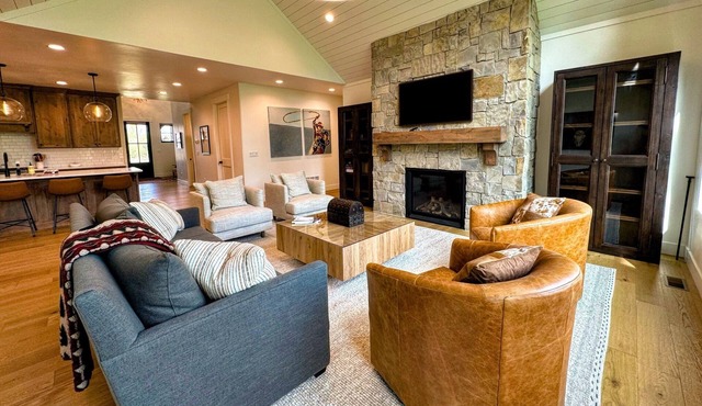 Luxury Family Home Near Targhee with Hot Tub & Sauna