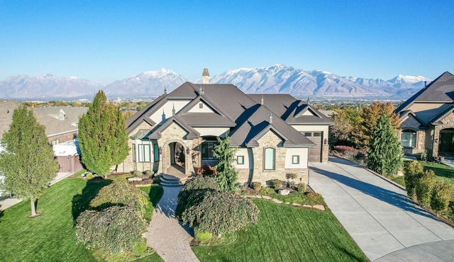 Luxury Family Home, 15 Miles to Downtown SLC!