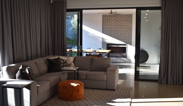 Luxury family home with pool. 3 minutes from CBD.