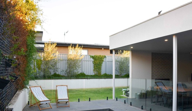 Luxury family home with pool. 3 minutes from CBD.