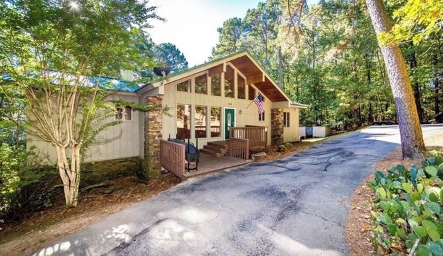 Luxury Family Lakefront Home on Greers Ferry Lake & at Tannenbaum Golf Course