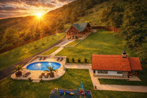 Luxury Family Lodge - Pool, Spa & Tennis Paradise