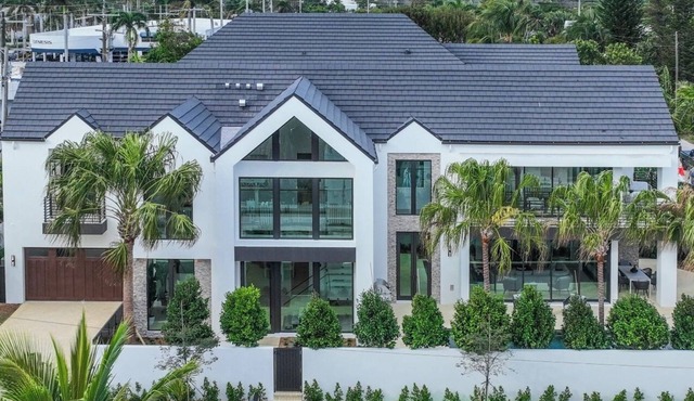 Luxury Family Oasis With Private Pool In The Heart of Delray Beach