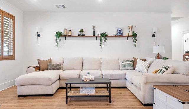 Luxury Family Oasis with Hot Tub!