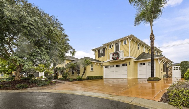 Luxury Family Resort Home Near Beach~ Pool ~ Hot Tub ~ Sportcourt