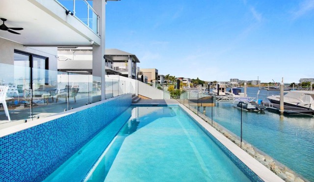 Luxury Family Retreat in Hope Island